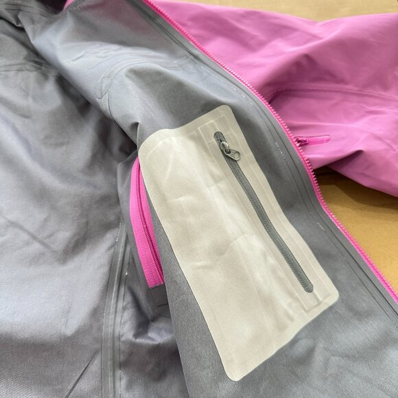 Arc'teryx Waterproof And Windproof Jacket Size M - Picture 7 of 8